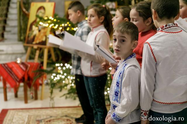(Foto) Parohia Boroșoaia – Colindători la Reședința Mitropolitană 2021