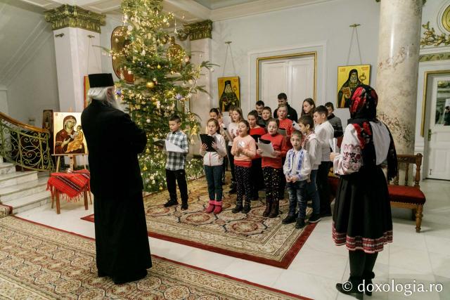 (Foto) Parohia Boroșoaia – Colindători la Reședința Mitropolitană 2021