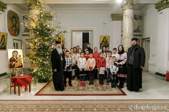 (Foto) Parohia Boroșoaia – Colindători la Reședința Mitropolitană 2021