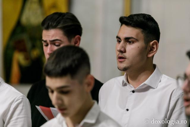 (Foto) Asociația „Familia Nostra” – Colindători la Reședința Mitropolitană 2021