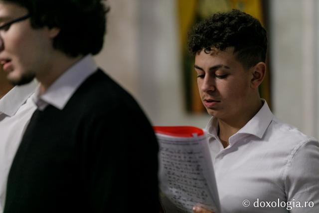 (Foto) Asociația „Familia Nostra” – Colindători la Reședința Mitropolitană 2021
