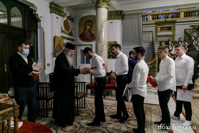 (Foto) Asociația „Familia Nostra” – Colindători la Reședința Mitropolitană 2021