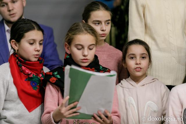 (Foto) Parohia Liteni – Colindători la Reședința Mitropolitană 2021