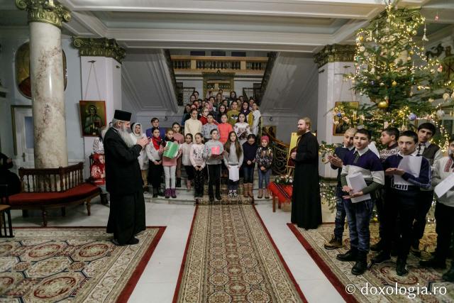 (Foto) Parohia Liteni – Colindători la Reședința Mitropolitană 2021