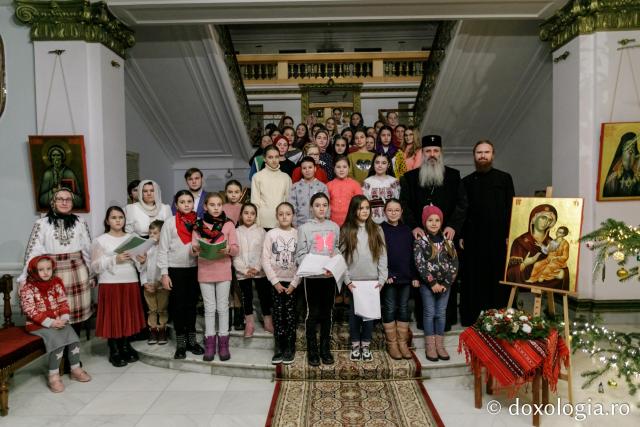 (Foto) Parohia Liteni – Colindători la Reședința Mitropolitană 2021
