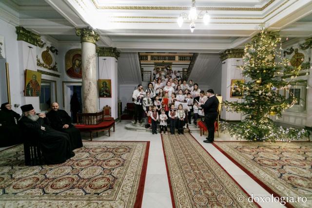 (Foto) Parohia Poitiers – Colindători la Reședința Mitropolitană 2021