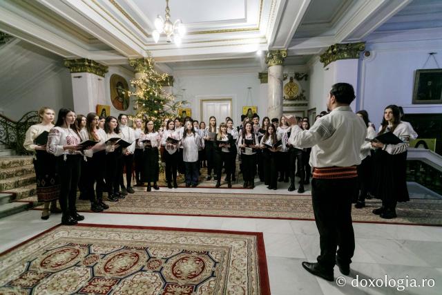 (Foto) Colegiul Național de Artă „Octav Băncilă” din Iași – Colindători la Reședința Mitropolitană 2021 (Foto) Colegiul Național de Artă „Octav Băncilă” din Iași – Colindători la Reședința Mitropolitană 2021