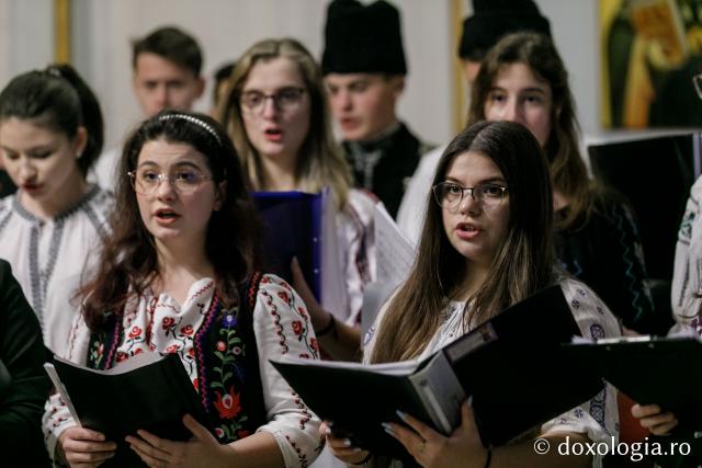 (Foto) Colegiul Național de Artă „Octav Băncilă” din Iași – Colindători la Reședința Mitropolitană 2021 (Foto) Colegiul Național de Artă „Octav Băncilă” din Iași – Colindători la Reședința Mitropolitană 2021