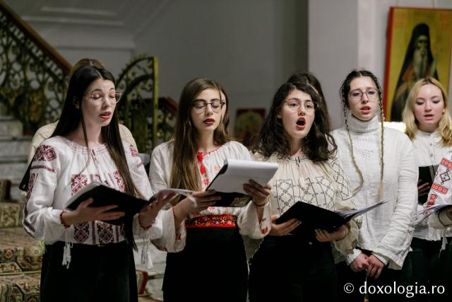 (Foto) Colegiul Național de Artă „Octav Băncilă” din Iași – Colindători la Reședința Mitropolitană 2021 (Foto) Colegiul Național de Artă „Octav Băncilă” din Iași – Colindători la Reședința Mitropolitană 2021