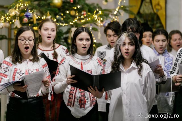 (Foto) Colegiul Național de Artă „Octav Băncilă” din Iași – Colindători la Reședința Mitropolitană 2021 (Foto) Colegiul Național de Artă „Octav Băncilă” din Iași – Colindători la Reședința Mitropolitană 2021
