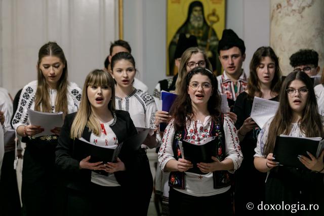 (Foto) Colegiul Național de Artă „Octav Băncilă” din Iași – Colindători la Reședința Mitropolitană 2021 (Foto) Colegiul Național de Artă „Octav Băncilă” din Iași – Colindători la Reședința Mitropolitană 2021