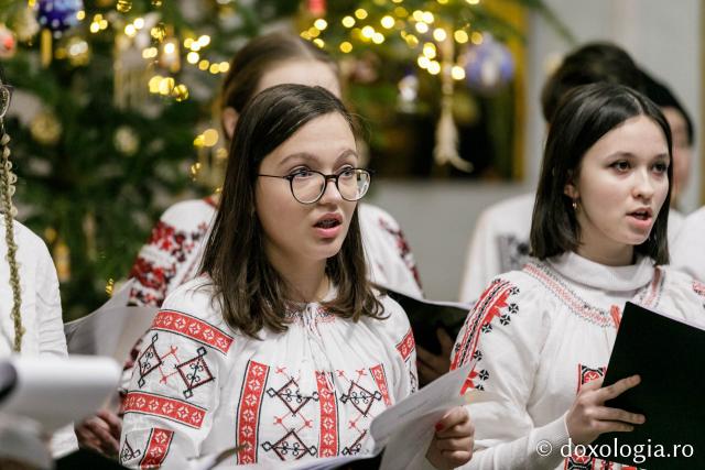 (Foto) Colegiul Național de Artă „Octav Băncilă” din Iași – Colindători la Reședința Mitropolitană 2021 (Foto) Colegiul Național de Artă „Octav Băncilă” din Iași – Colindători la Reședința Mitropolitană 2021