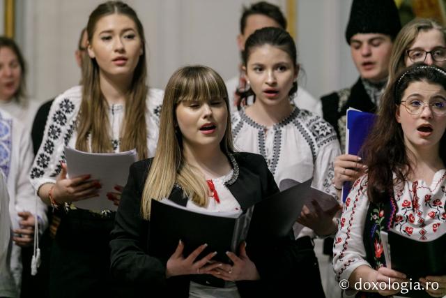 (Foto) Colegiul Național de Artă „Octav Băncilă” din Iași – Colindători la Reședința Mitropolitană 2021 (Foto) Colegiul Național de Artă „Octav Băncilă” din Iași – Colindători la Reședința Mitropolitană 2021