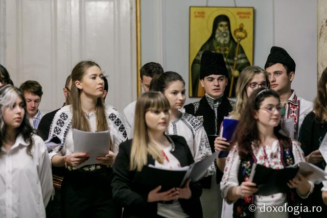 (Foto) Colegiul Național de Artă „Octav Băncilă” din Iași – Colindători la Reședința Mitropolitană 2021 (Foto) Colegiul Național de Artă „Octav Băncilă” din Iași – Colindători la Reședința Mitropolitană 2021