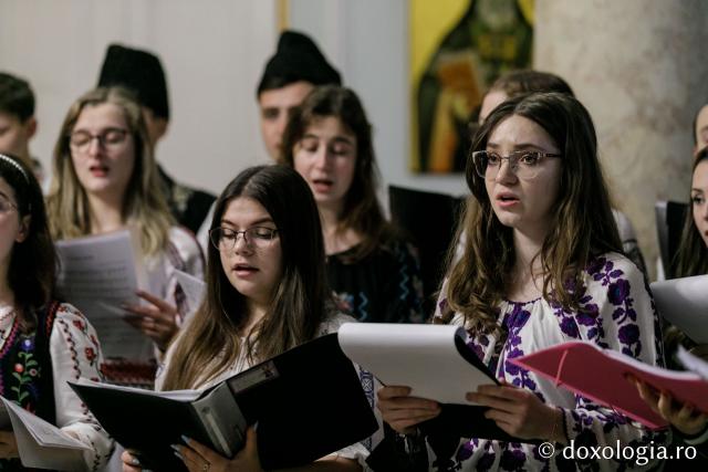 (Foto) Colegiul Național de Artă „Octav Băncilă” din Iași – Colindători la Reședința Mitropolitană 2021 (Foto) Colegiul Național de Artă „Octav Băncilă” din Iași – Colindători la Reședința Mitropolitană 2021
