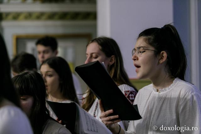 (Foto) Colegiul Național de Artă „Octav Băncilă” din Iași – Colindători la Reședința Mitropolitană 2021 (Foto) Colegiul Național de Artă „Octav Băncilă” din Iași – Colindători la Reședința Mitropolitană 2021
