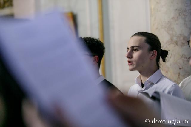 (Foto) Colegiul Național de Artă „Octav Băncilă” din Iași – Colindători la Reședința Mitropolitană 2021 (Foto) Colegiul Național de Artă „Octav Băncilă” din Iași – Colindători la Reședința Mitropolitană 2021