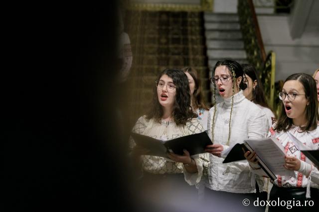 (Foto) Colegiul Național de Artă „Octav Băncilă” din Iași – Colindători la Reședința Mitropolitană 2021 (Foto) Colegiul Național de Artă „Octav Băncilă” din Iași – Colindători la Reședința Mitropolitană 2021