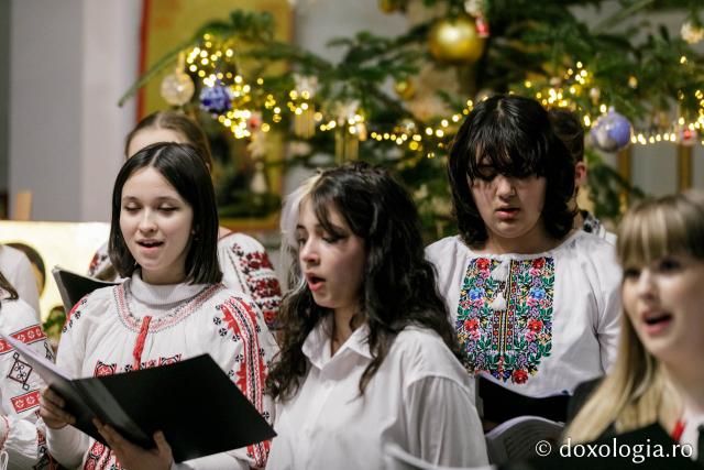 (Foto) Colegiul Național de Artă „Octav Băncilă” din Iași – Colindători la Reședința Mitropolitană 2021 (Foto) Colegiul Național de Artă „Octav Băncilă” din Iași – Colindători la Reședința Mitropolitană 2021