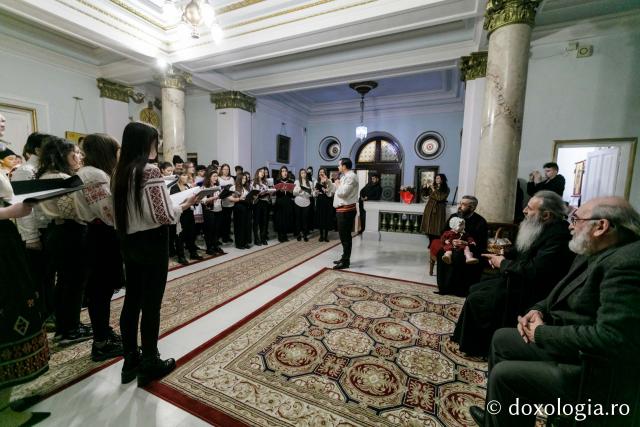 (Foto) Colegiul Național de Artă „Octav Băncilă” din Iași – Colindători la Reședința Mitropolitană 2021 (Foto) Colegiul Național de Artă „Octav Băncilă” din Iași – Colindători la Reședința Mitropolitană 2021