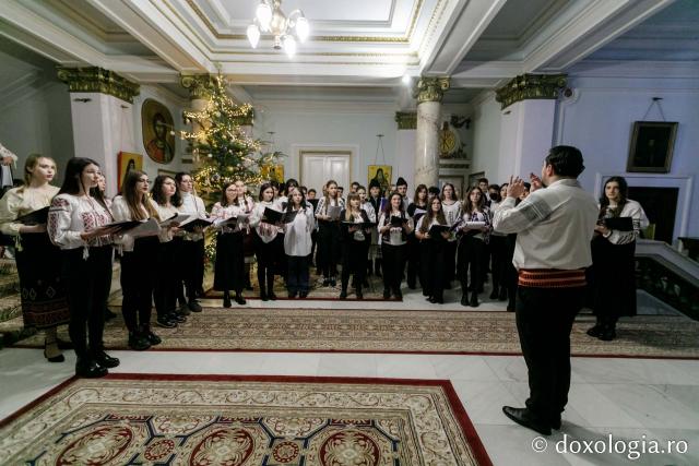 (Foto) Colegiul Național de Artă „Octav Băncilă” din Iași – Colindători la Reședința Mitropolitană 2021 (Foto) Colegiul Național de Artă „Octav Băncilă” din Iași – Colindători la Reședința Mitropolitană 2021