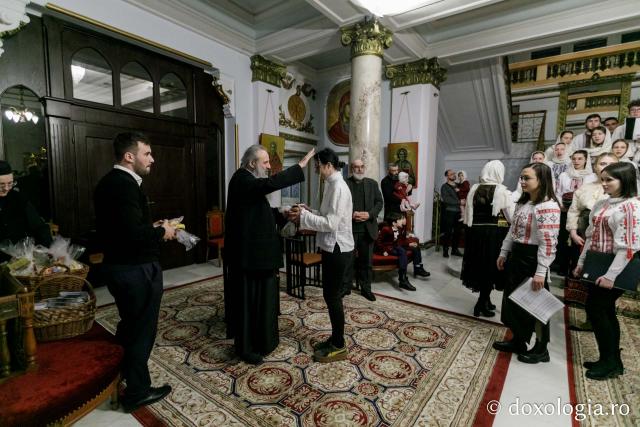 (Foto) Colegiul Național de Artă „Octav Băncilă” din Iași – Colindători la Reședința Mitropolitană 2021 (Foto) Colegiul Național de Artă „Octav Băncilă” din Iași – Colindători la Reședința Mitropolitană 2021