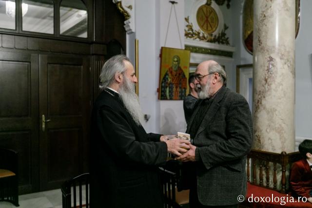 (Foto) Colegiul Național de Artă „Octav Băncilă” din Iași – Colindători la Reședința Mitropolitană 2021