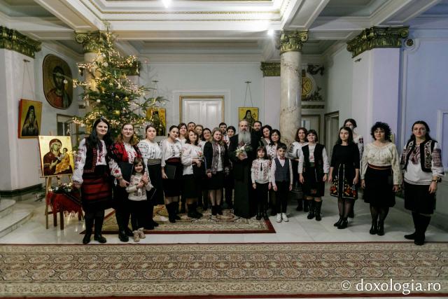 (Foto) Corul Profesorilor de Religie din Iași – Colindători la Reședința Mitropolitană 2021