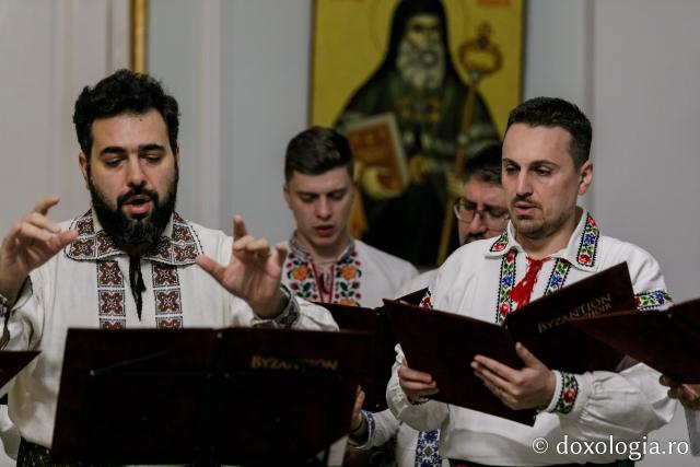(Foto) Corul „Byzantion” – Colindători la Reședința Mitropolitană 2021