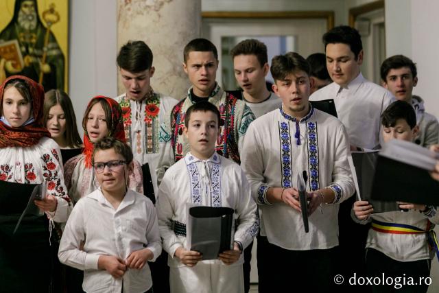 (Foto) ATOR Pașcani – Colindători la Reședința Mitropolitană 2021