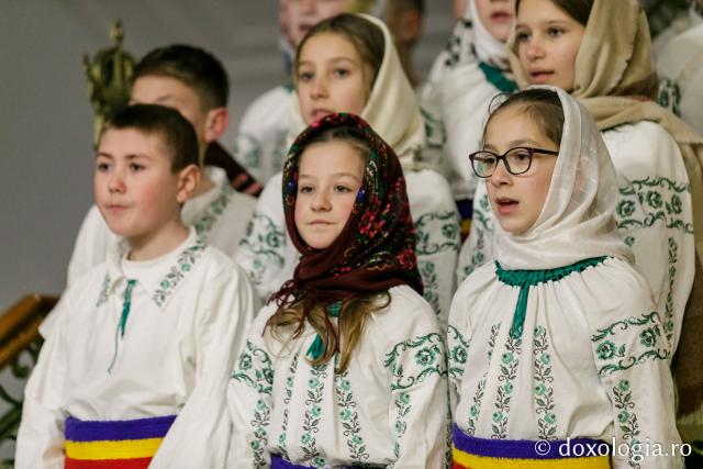 (Foto) Grupul copiilor din Todirești – Colindători la Reședința Mitropolitană 2021