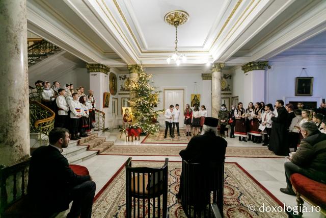 (Foto) Grupul copiilor din Todirești – Colindători la Reședința Mitropolitană 2021