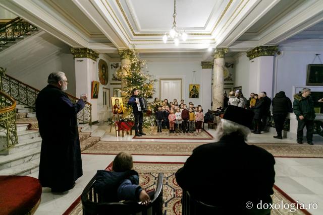 (Foto) Corul copiilor al Asociației „Oastea Domnului” din Iași – Colindători la Reședința Mitropolitană 2021 (Foto) Corul copiilor al Asociației „Oastea Domnului” din Iași – Colindători la Reședința Mitropolitană 2021