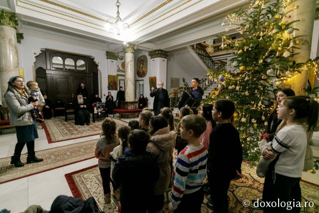 (Foto) Corul copiilor al Asociației „Oastea Domnului” din Iași – Colindători la Reședința Mitropolitană 2021 (Foto) Corul copiilor al Asociației „Oastea Domnului” din Iași – Colindători la Reședința Mitropolitană 2021