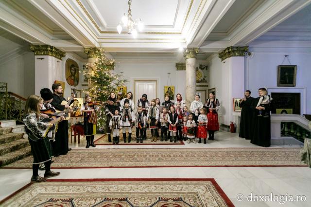 (Foto) Familiile diaconilor Catedralei Mitropolitane din Iași – Colindători la Reședința Mitropolitană 2021 (Foto) Familiile diaconilor Catedralei Mitropolitane din Iași – Colindători la Reședința Mitropolitană 2021