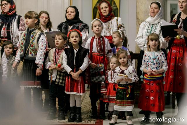(Foto) Familiile diaconilor Catedralei Mitropolitane din Iași – Colindători la Reședința Mitropolitană 2021 (Foto) Familiile diaconilor Catedralei Mitropolitane din Iași – Colindători la Reședința Mitropolitană 2021