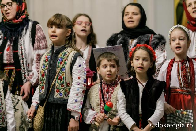 (Foto) Familiile diaconilor Catedralei Mitropolitane din Iași – Colindători la Reședința Mitropolitană 2021 (Foto) Familiile diaconilor Catedralei Mitropolitane din Iași – Colindători la Reședința Mitropolitană 2021