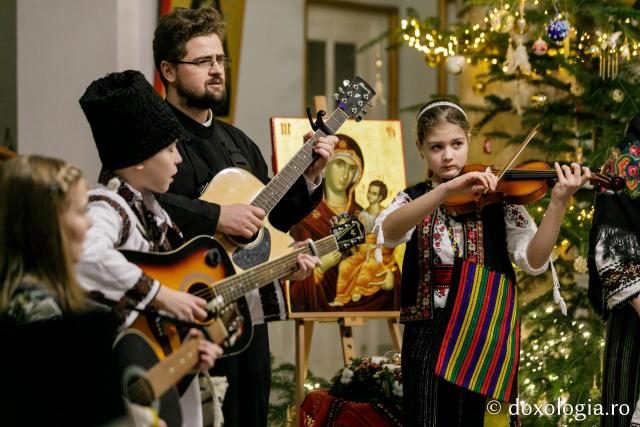 (Foto) Familiile diaconilor Catedralei Mitropolitane din Iași – Colindători la Reședința Mitropolitană 2021 (Foto) Familiile diaconilor Catedralei Mitropolitane din Iași – Colindători la Reședința Mitropolitană 2021