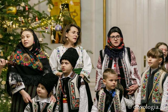 (Foto) Familiile diaconilor Catedralei Mitropolitane din Iași – Colindători la Reședința Mitropolitană 2021 (Foto) Familiile diaconilor Catedralei Mitropolitane din Iași – Colindători la Reședința Mitropolitană 2021