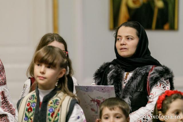 (Foto) Familiile diaconilor Catedralei Mitropolitane din Iași – Colindători la Reședința Mitropolitană 2021 (Foto) Familiile diaconilor Catedralei Mitropolitane din Iași – Colindători la Reședința Mitropolitană 2021