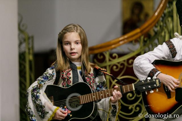 (Foto) Familiile diaconilor Catedralei Mitropolitane din Iași – Colindători la Reședința Mitropolitană 2021 (Foto) Familiile diaconilor Catedralei Mitropolitane din Iași – Colindători la Reședința Mitropolitană 2021