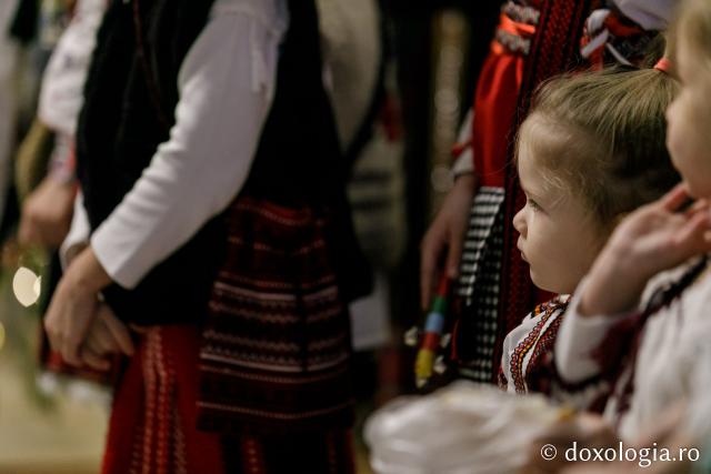 (Foto) Familiile diaconilor Catedralei Mitropolitane din Iași – Colindători la Reședința Mitropolitană 2021 (Foto) Familiile diaconilor Catedralei Mitropolitane din Iași – Colindători la Reședința Mitropolitană 2021