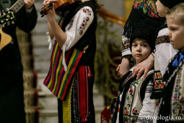 (Foto) Familiile diaconilor Catedralei Mitropolitane din Iași – Colindători la Reședința Mitropolitană 2021 (Foto) Familiile diaconilor Catedralei Mitropolitane din Iași – Colindători la Reședința Mitropolitană 2021
