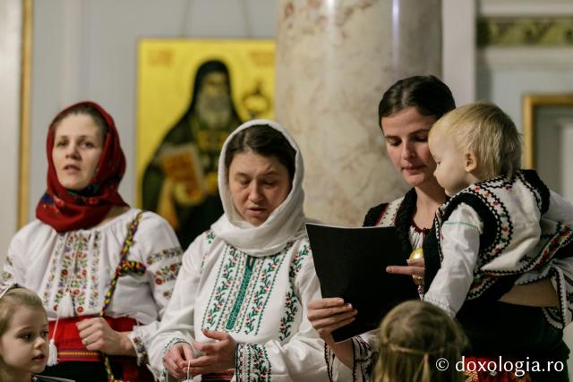 (Foto) Familiile diaconilor Catedralei Mitropolitane din Iași – Colindători la Reședința Mitropolitană 2021 (Foto) Familiile diaconilor Catedralei Mitropolitane din Iași – Colindători la Reședința Mitropolitană 2021