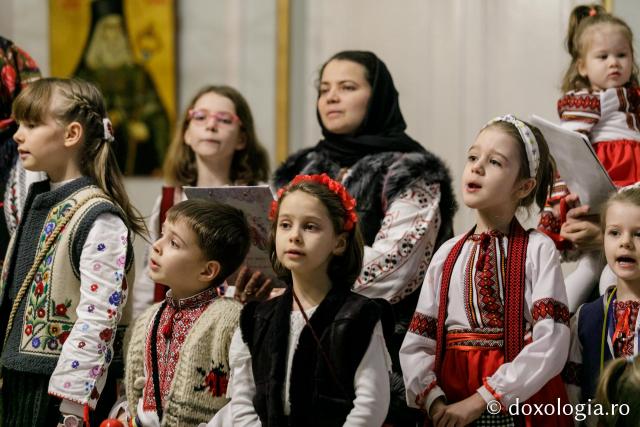 (Foto) Familiile diaconilor Catedralei Mitropolitane din Iași – Colindători la Reședința Mitropolitană 2021 (Foto) Familiile diaconilor Catedralei Mitropolitane din Iași – Colindători la Reședința Mitropolitană 2021