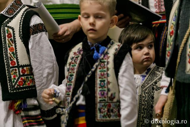 (Foto) Familiile diaconilor Catedralei Mitropolitane din Iași – Colindători la Reședința Mitropolitană 2021 (Foto) Familiile diaconilor Catedralei Mitropolitane din Iași – Colindători la Reședința Mitropolitană 2021
