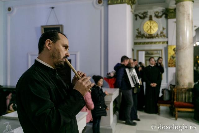 (Foto) Familiile diaconilor Catedralei Mitropolitane din Iași – Colindători la Reședința Mitropolitană 2021 (Foto) Familiile diaconilor Catedralei Mitropolitane din Iași – Colindători la Reședința Mitropolitană 2021
