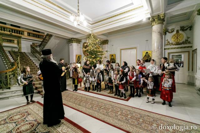 (Foto) Familiile diaconilor Catedralei Mitropolitane din Iași – Colindători la Reședința Mitropolitană 2021 (Foto) Familiile diaconilor Catedralei Mitropolitane din Iași – Colindători la Reședința Mitropolitană 2021