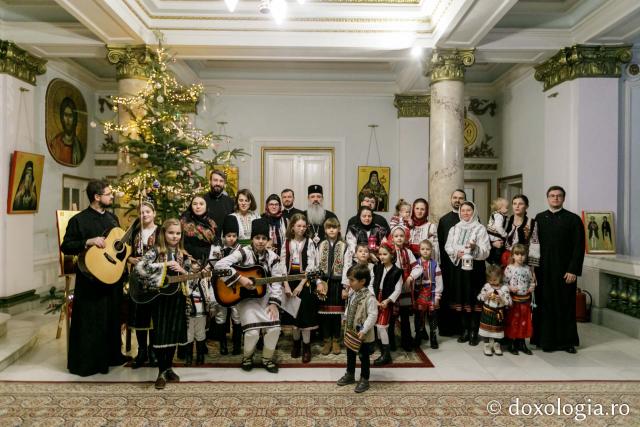 (Foto) Familiile diaconilor Catedralei Mitropolitane din Iași – Colindători la Reședința Mitropolitană 2021 (Foto) Familiile diaconilor Catedralei Mitropolitane din Iași – Colindători la Reședința Mitropolitană 2021