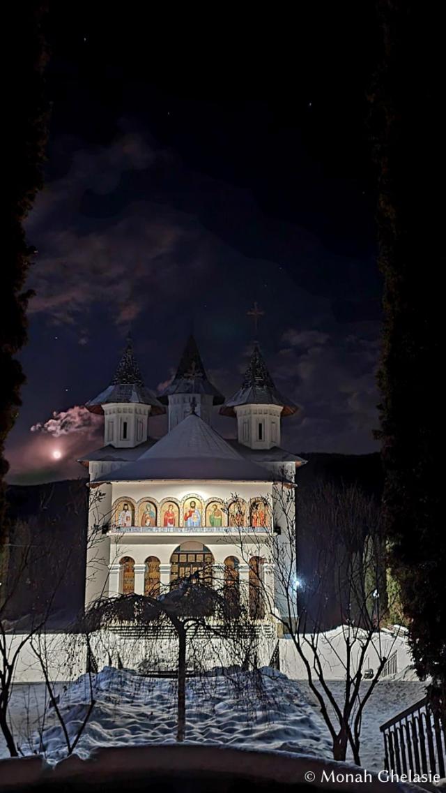 (Foto) Ninge ca-n povești la Mănăstirea Sihăstria